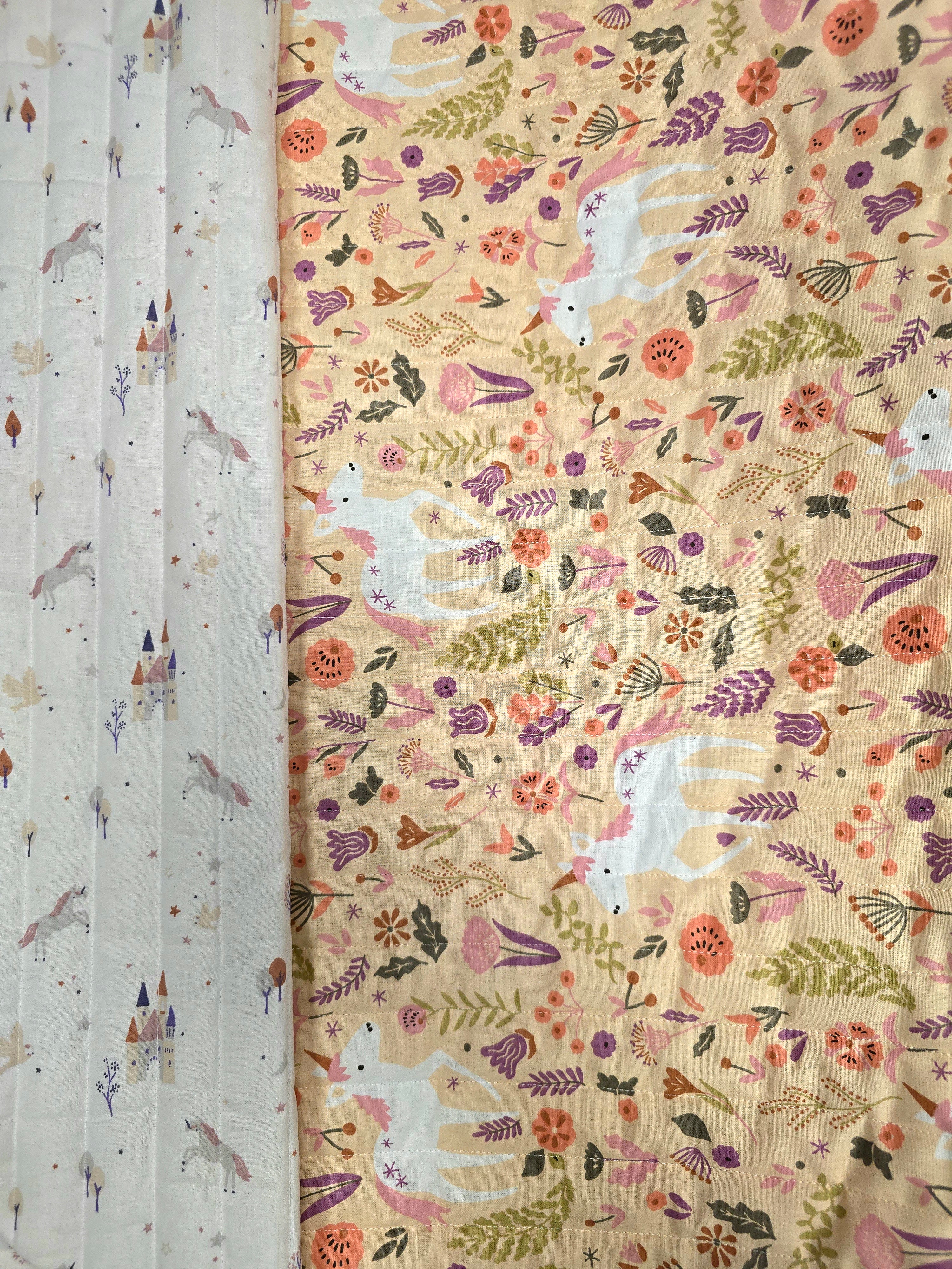 TISSU MATELASSE motif LICORNE