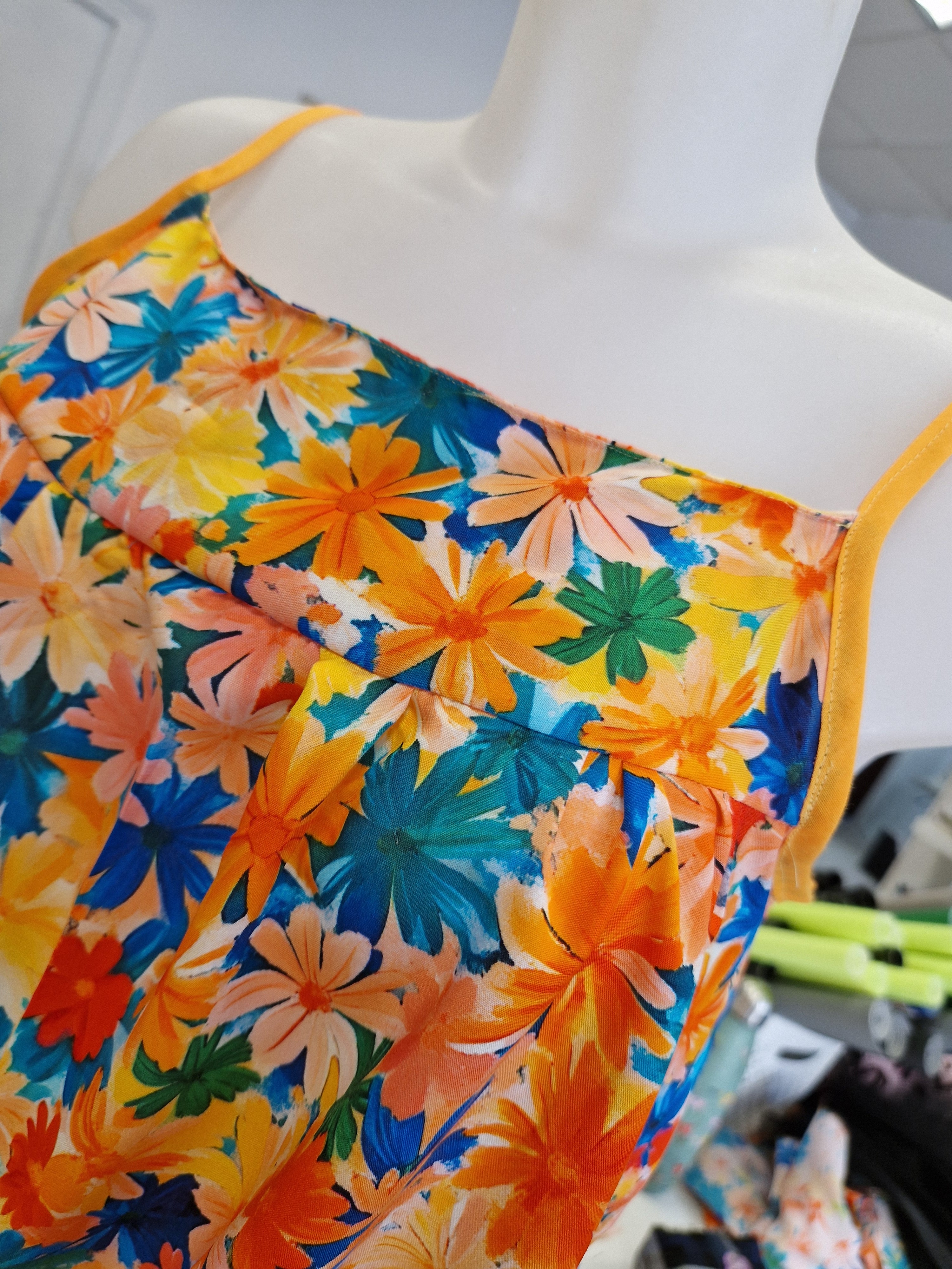 Tissu viscose imprimé fleurs aquarelle