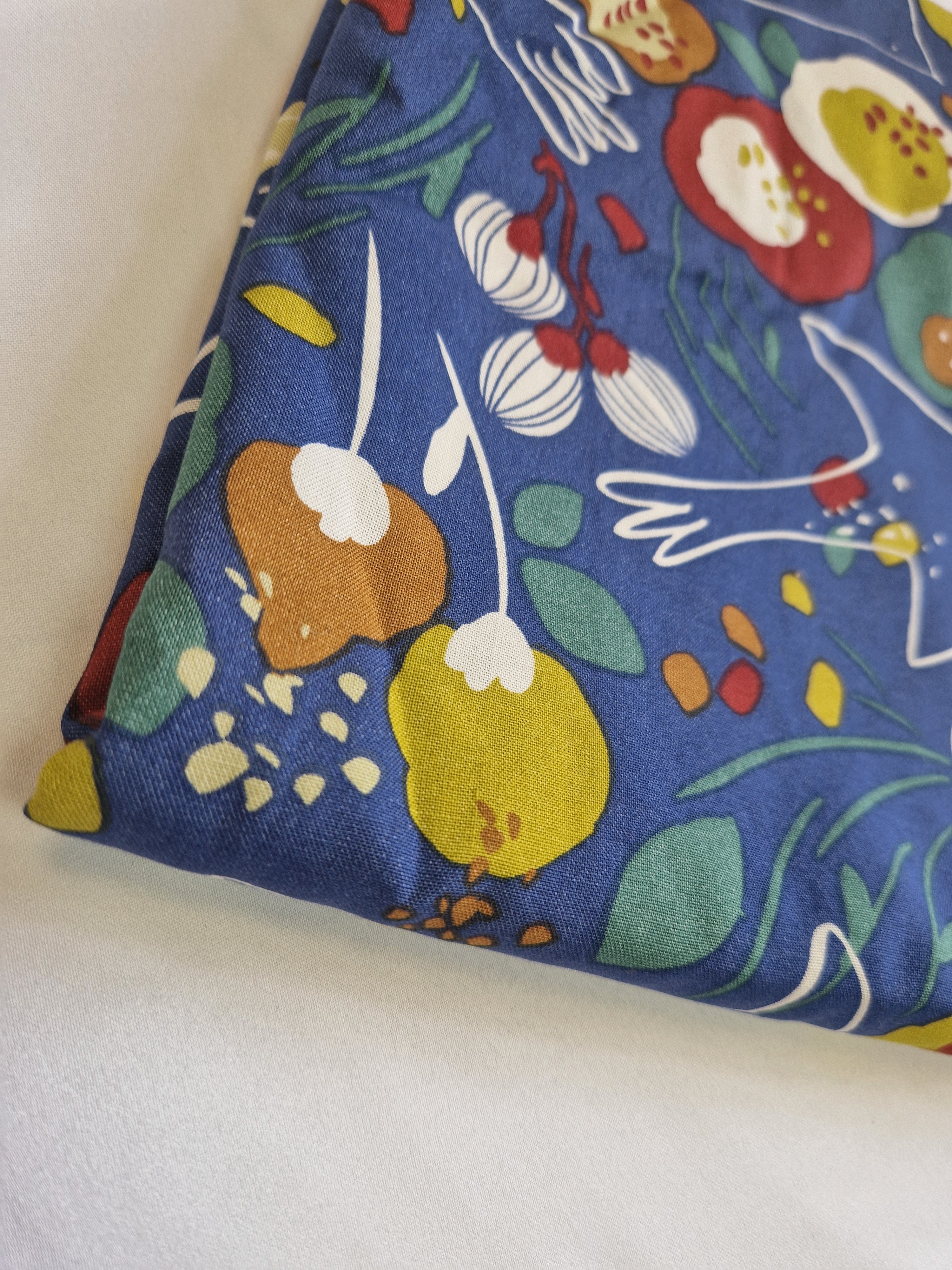 Coupon viscose fond bleu