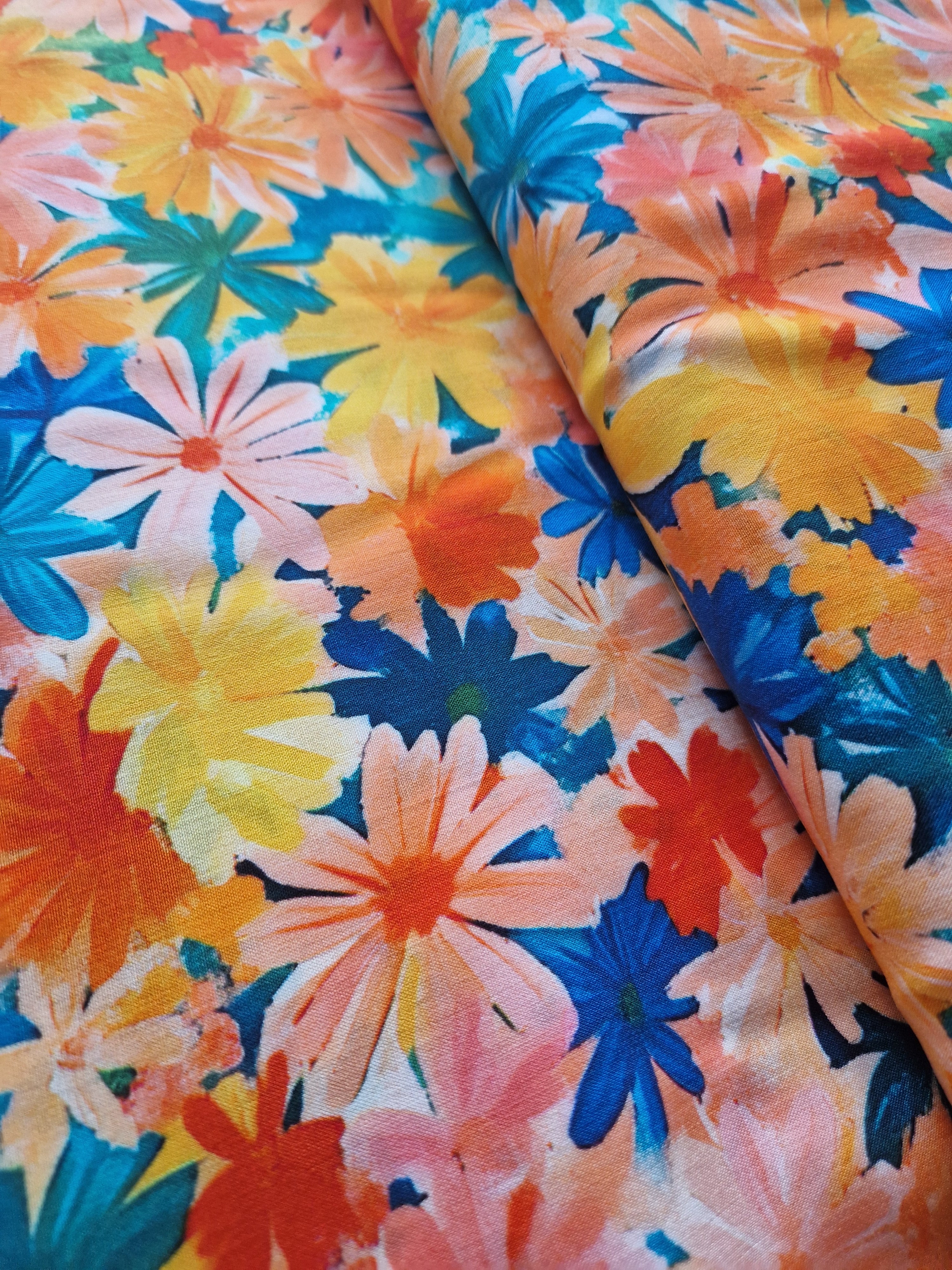 Tissu viscose imprimé fleurs aquarelle